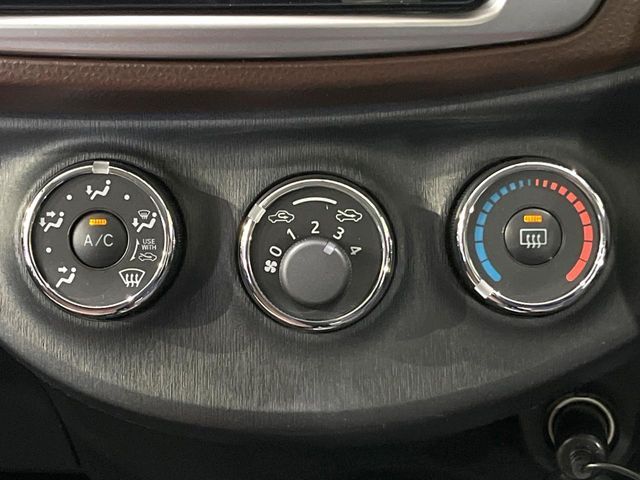 TOYOTA VITZ 2013 Image 31