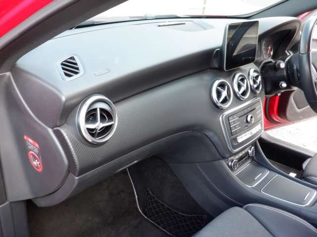 MERCEDES BENZ A CLAS 2017 Image 31