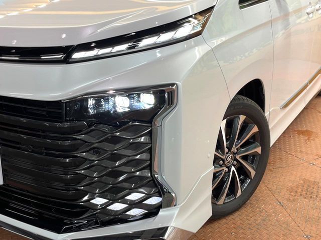 TOYOTA VOXY HYBRID 2026 Image 31