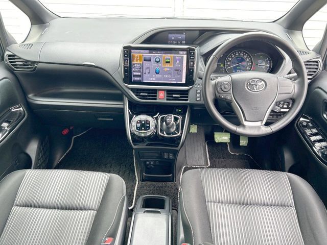 TOYOTA VOXY HYBRID 2019 Image 31