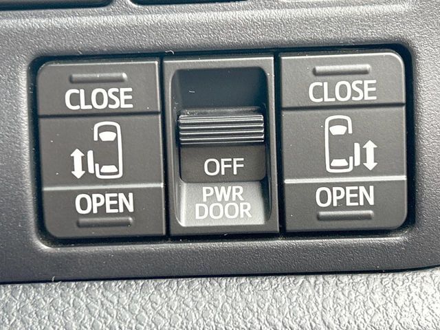 TOYOTA VOXY HYBRID 2019 Image 31