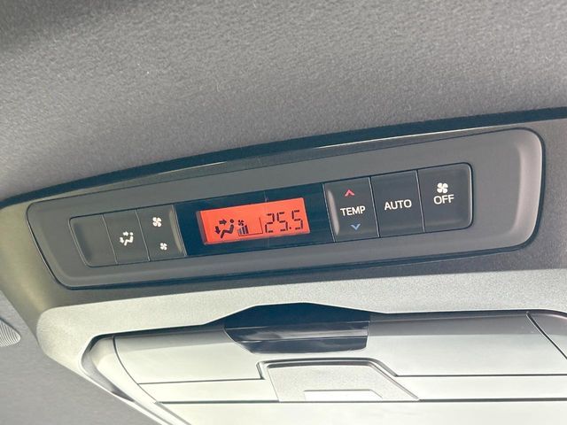 TOYOTA VOXY HYBRID 2019 Image 31