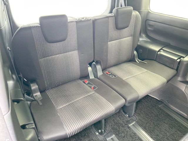 TOYOTA VOXY HYBRID 2019 Image 31