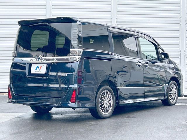 TOYOTA VOXY HYBRID 2019 Image 31