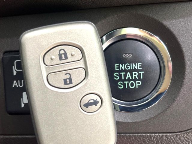 TOYOTA CROWN SEDAN 2011 Image 31