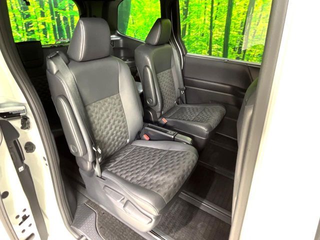 TOYOTA VOXY HYBRID 2023 Image 31