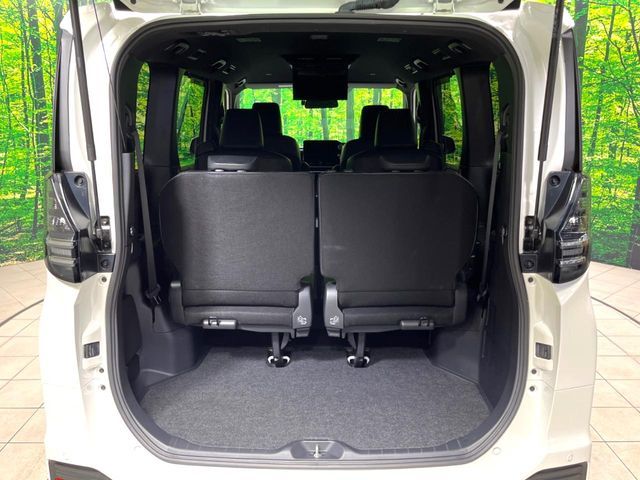 TOYOTA VOXY HYBRID 2023 Image 31