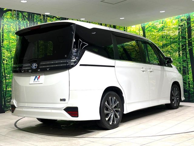 TOYOTA VOXY HYBRID 2023 Image 31