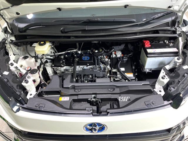 TOYOTA VOXY HYBRID 2023 Image 31