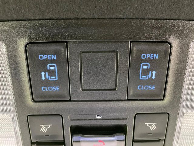 TOYOTA VOXY HYBRID 2022 Image 31