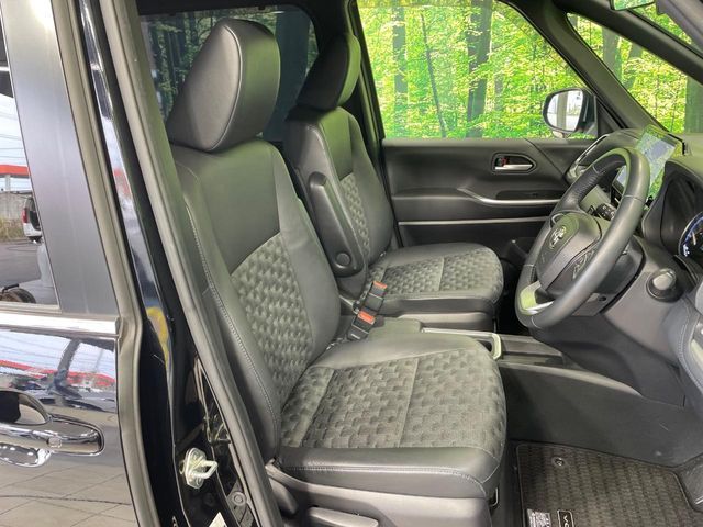 TOYOTA VOXY HYBRID 2022 Image 31