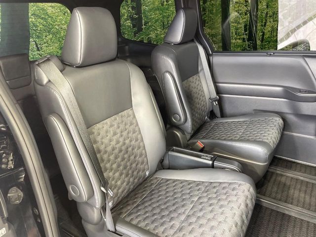 TOYOTA VOXY HYBRID 2022 Image 31