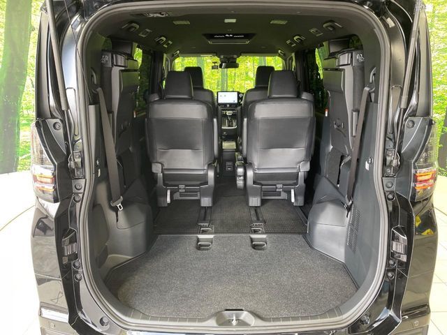 TOYOTA VOXY HYBRID 2022 Image 31