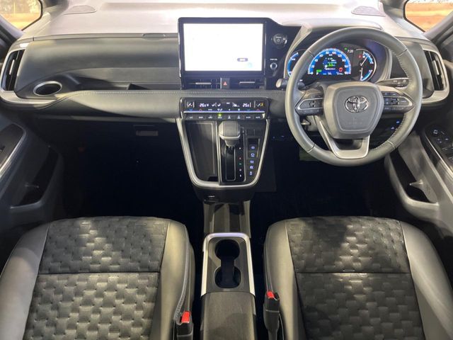 TOYOTA VOXY HYBRID 2023 Image 31