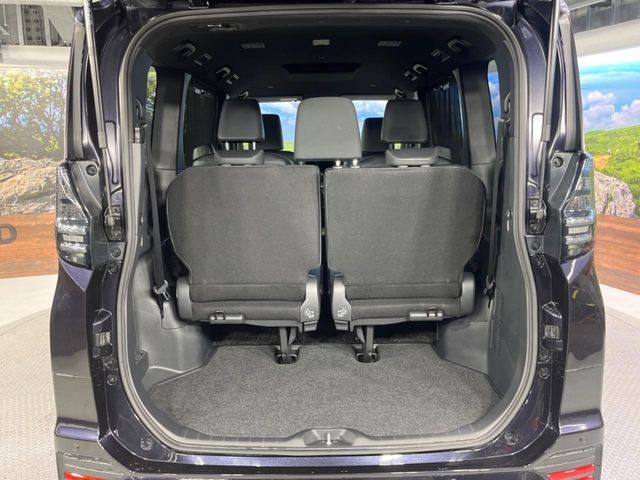 TOYOTA VOXY HYBRID 2023 Image 31