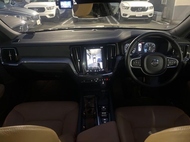 VOLVO V60 2019 Image 31