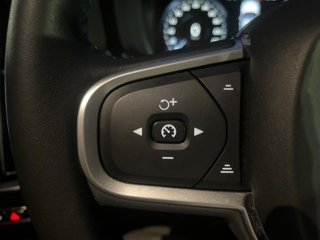 VOLVO V60 2019 Image 31