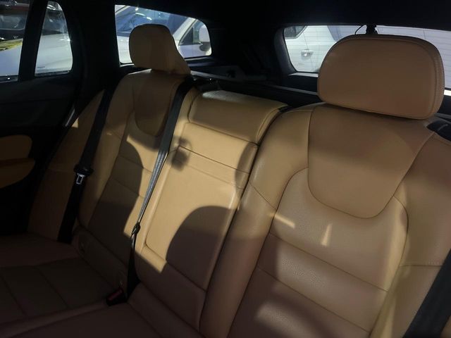 VOLVO V60 2019 Image 31