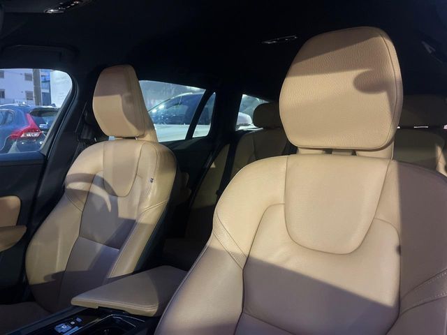 VOLVO V60 2019 Image 31