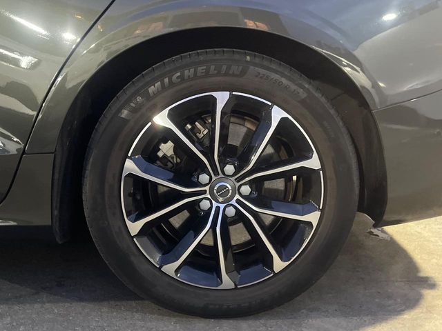 VOLVO V60 2019 Image 31