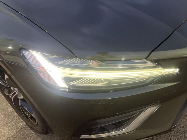 VOLVO V60 2019 Image 31