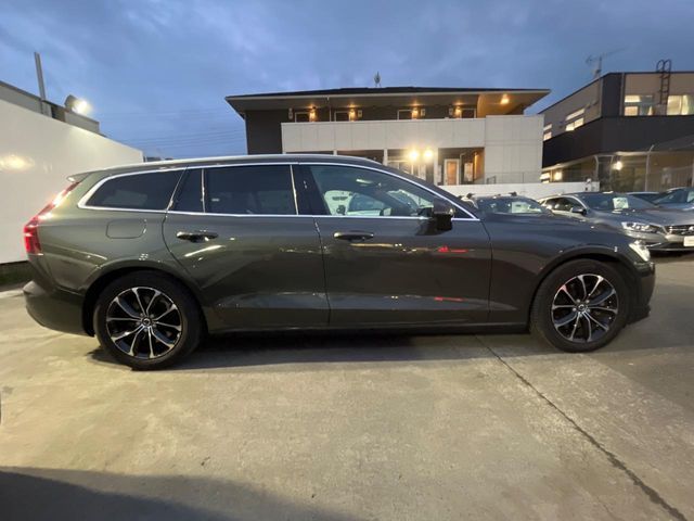 VOLVO V60 2019 Image 31