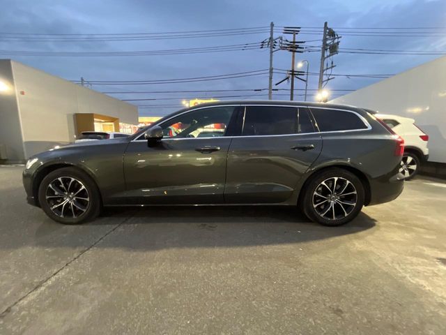 VOLVO V60 2019 Image 31
