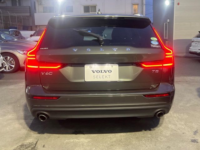 VOLVO V60 2019 Image 31