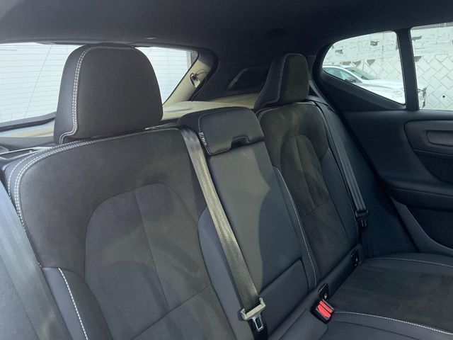 VOLVO XC40 2023 Image 31