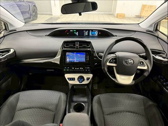 TOYOTA PRIUS 2016 Image 31