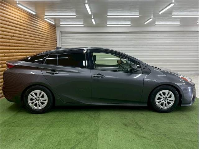 TOYOTA PRIUS 2016 Image 31