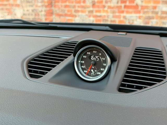 PORSCHE 911 2019 Image 31