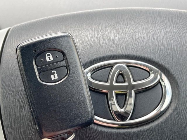 TOYOTA PRIUS 2013 Image 31