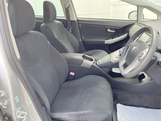 TOYOTA PRIUS 2013 Image 31