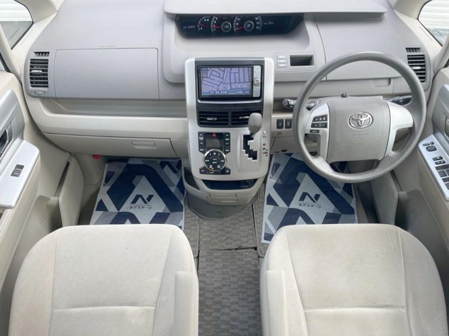 TOYOTA NOAH 2011 Image 31