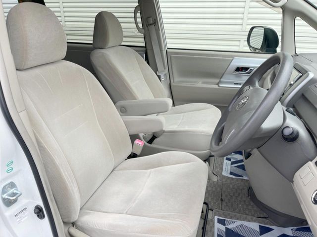 TOYOTA NOAH 2011 Image 31