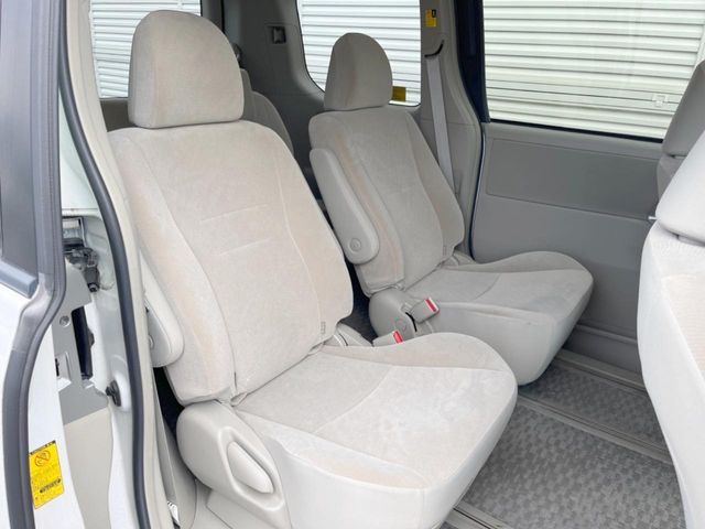 TOYOTA NOAH 2011 Image 31