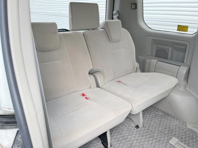 TOYOTA NOAH 2011 Image 31