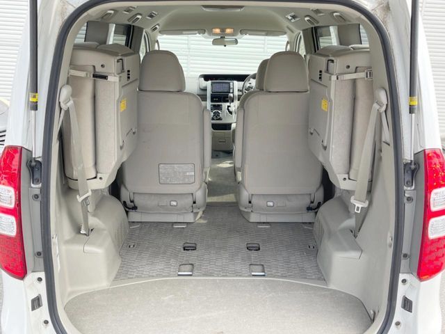 TOYOTA NOAH 2011 Image 31