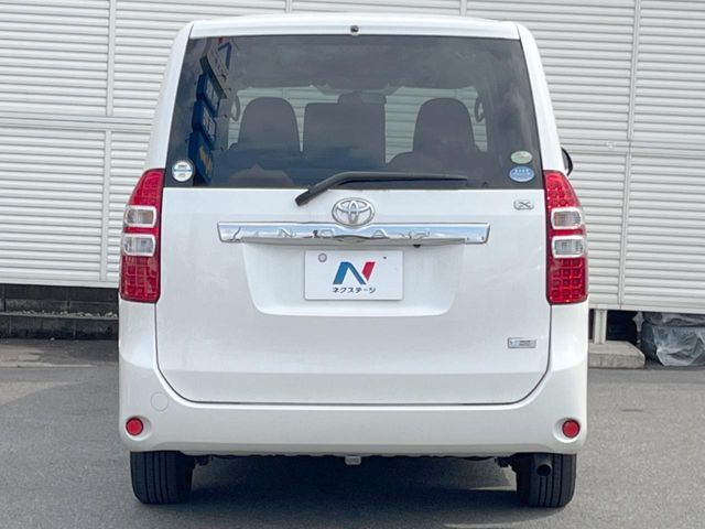TOYOTA NOAH 2011 Image 31