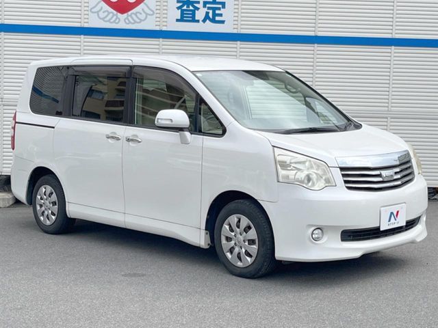 TOYOTA NOAH 2011 Image 31