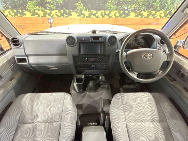 TOYOTA LANDCRUISER VAN 2015 Image 31