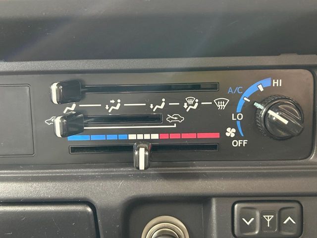 TOYOTA LANDCRUISER VAN 2015 Image 31