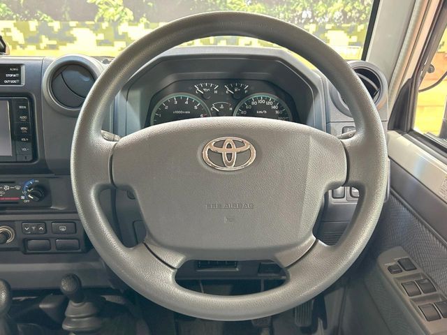 TOYOTA LANDCRUISER VAN 2015 Image 31