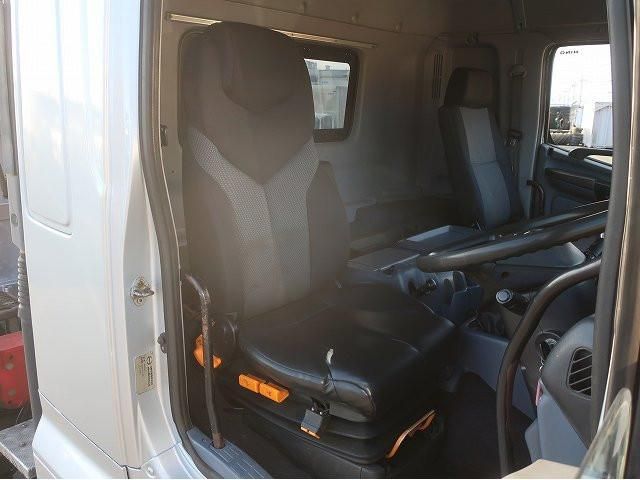 HINO PROFIA 2005 Image 31