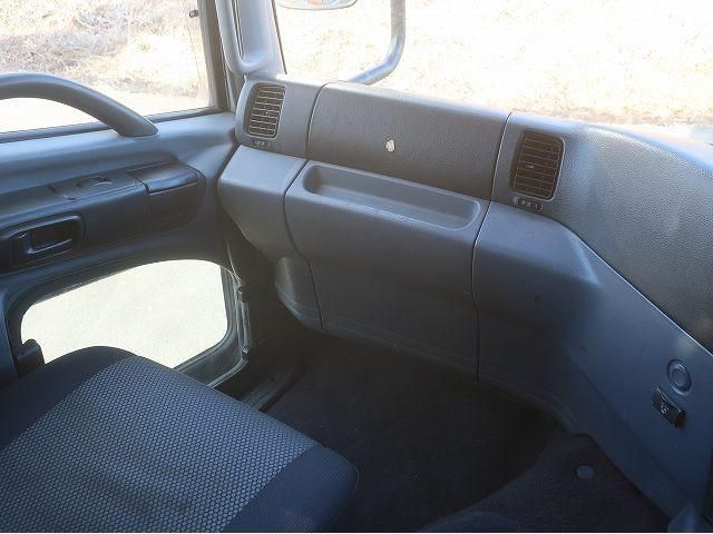 HINO PROFIA 2005 Image 31