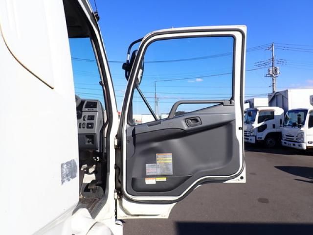 MITSUBISHI CANTER 2017 Image 31