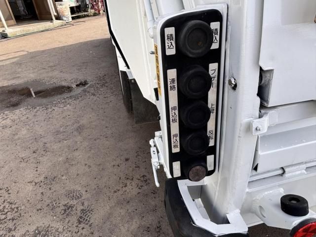 ISUZU ELF 2013 Image 31