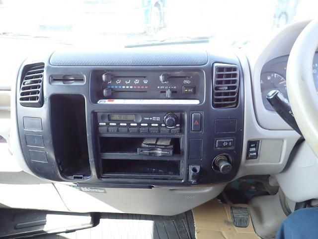 HINO DUTRO 2011 Image 31