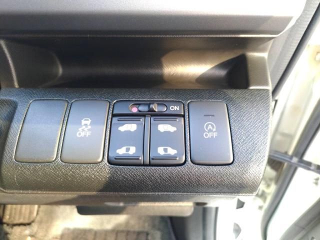 HONDA STEPWAGON SPADA 2013 Image 31